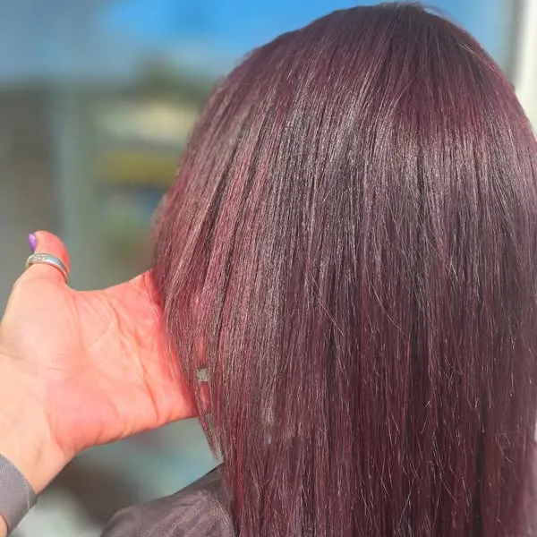 Application d'une patine sur cheveux décolorés à Blausasc, Blausasc, De la Racine à la Pointe