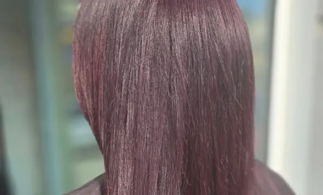 Application d'une patine sur cheveux décolorés à Blausasc, Blausasc, De la Racine à la Pointe