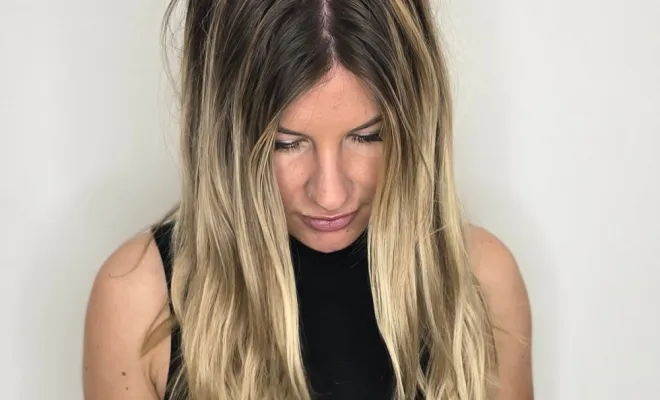 Patine blond lumineux et brushing wavy à Blausasc, Blausasc, De la Racine à la Pointe