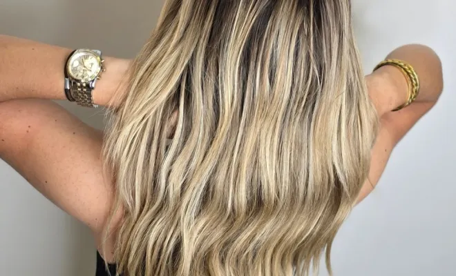 Patine blond lumineux et brushing wavy à Blausasc, Blausasc, De la Racine à la Pointe