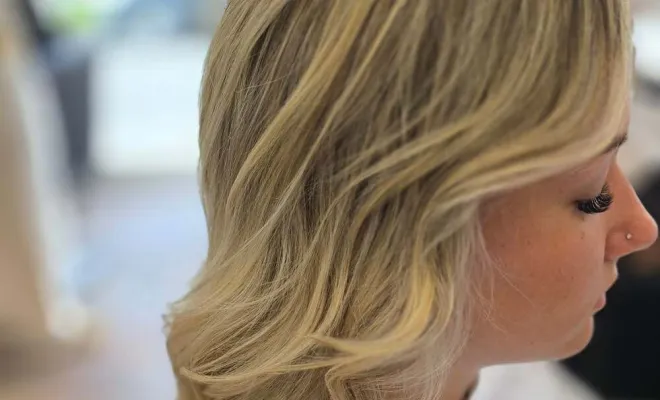 Réalisation d’un balayage blond lumineux avec ombrés à Blausasc, Blausasc, De la Racine à la Pointe