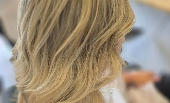 Réalisation d’un balayage blond lumineux avec ombrés à Blausasc, Blausasc, De la Racine à la Pointe